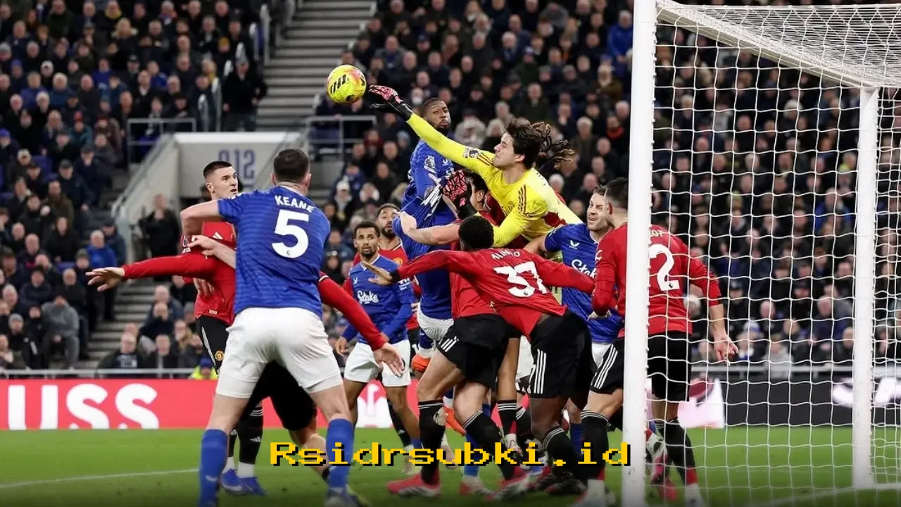 Michael Carrick Kaget Lihat Kualitas Senne Lammens, Singgung Kemiripan dengan Edwin van der Sar!